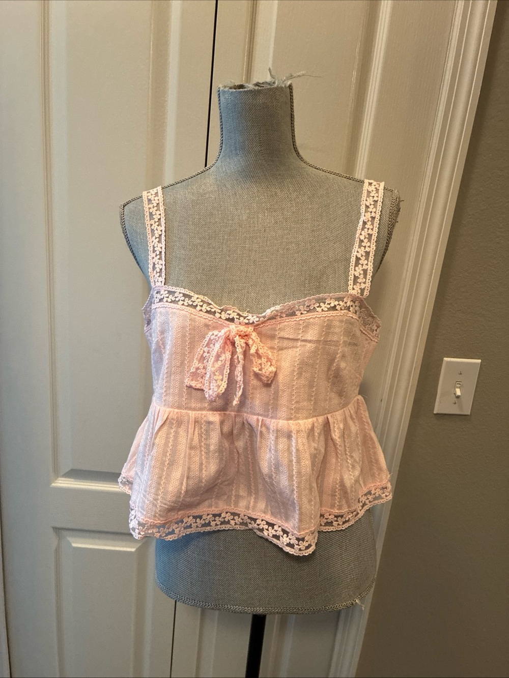 Altar’d state ladies pink crop top size large